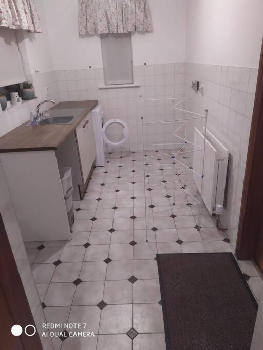 Cosy 3 Bed Retreat In Holiday home *